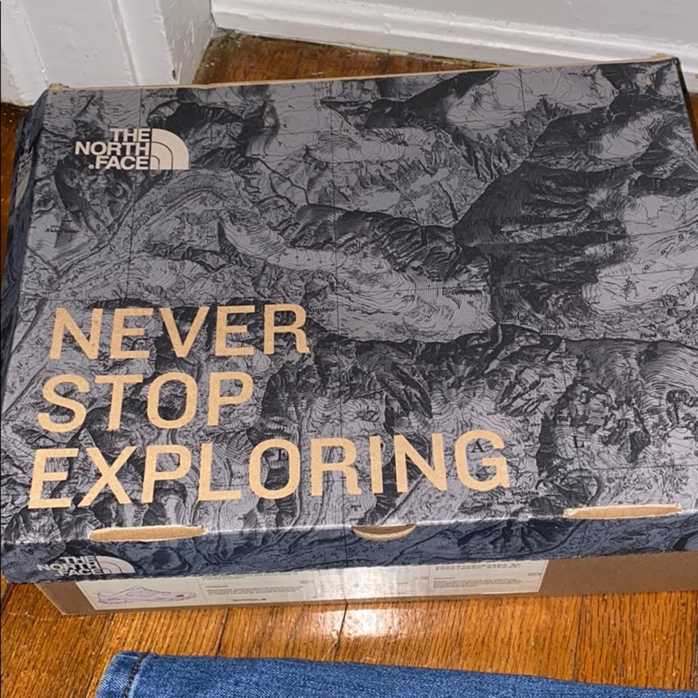 Men’s north face tennis shoes. Brand new